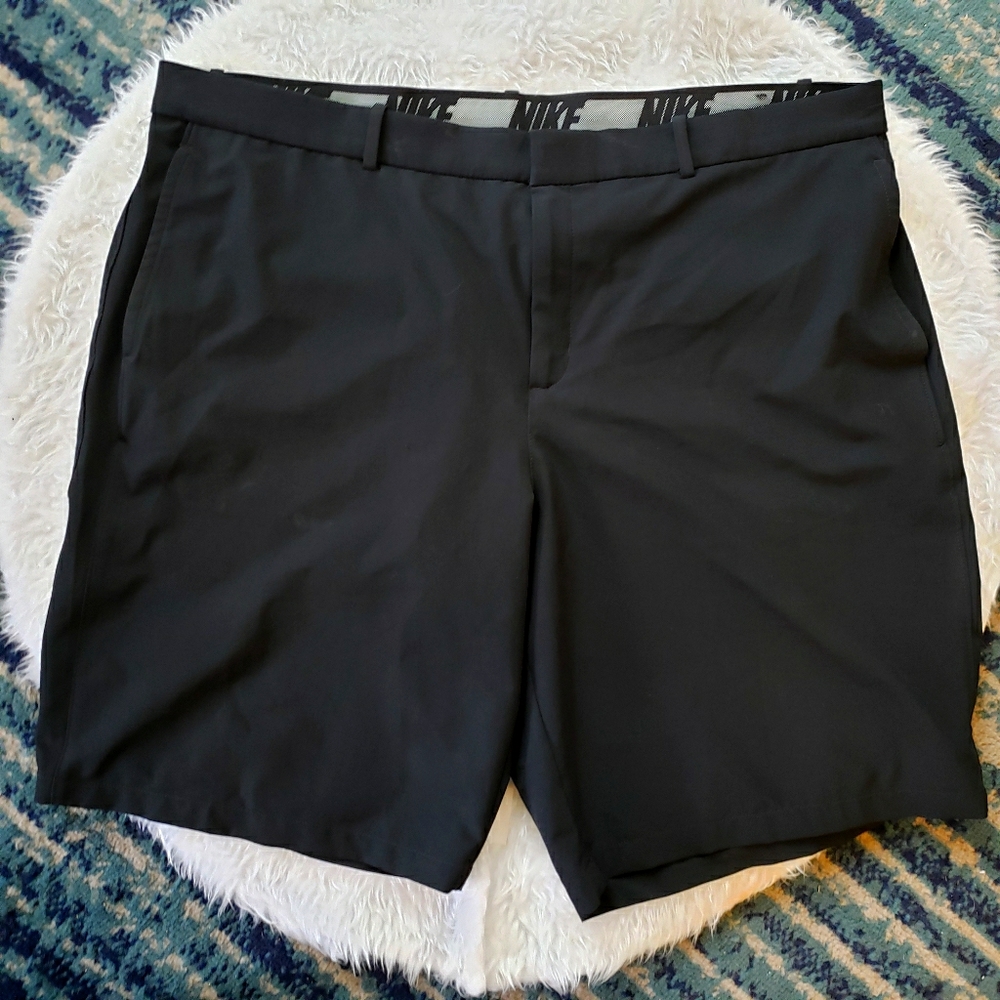Mens Nike Golf Shorts - Size 42 (large)